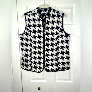 Susan Graver white/Black Zip Up Fleece Vest